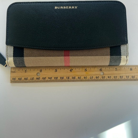 Burberry Elmore Wallet House Check
Derby Zip Around Black - Picture 7 of 9